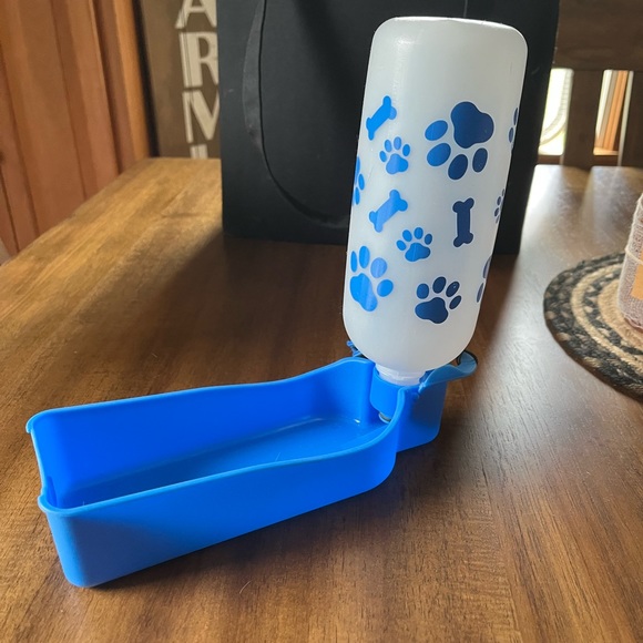 NEW Dog Portable Travel Foldable Water Bottle - Picture 7 of 7